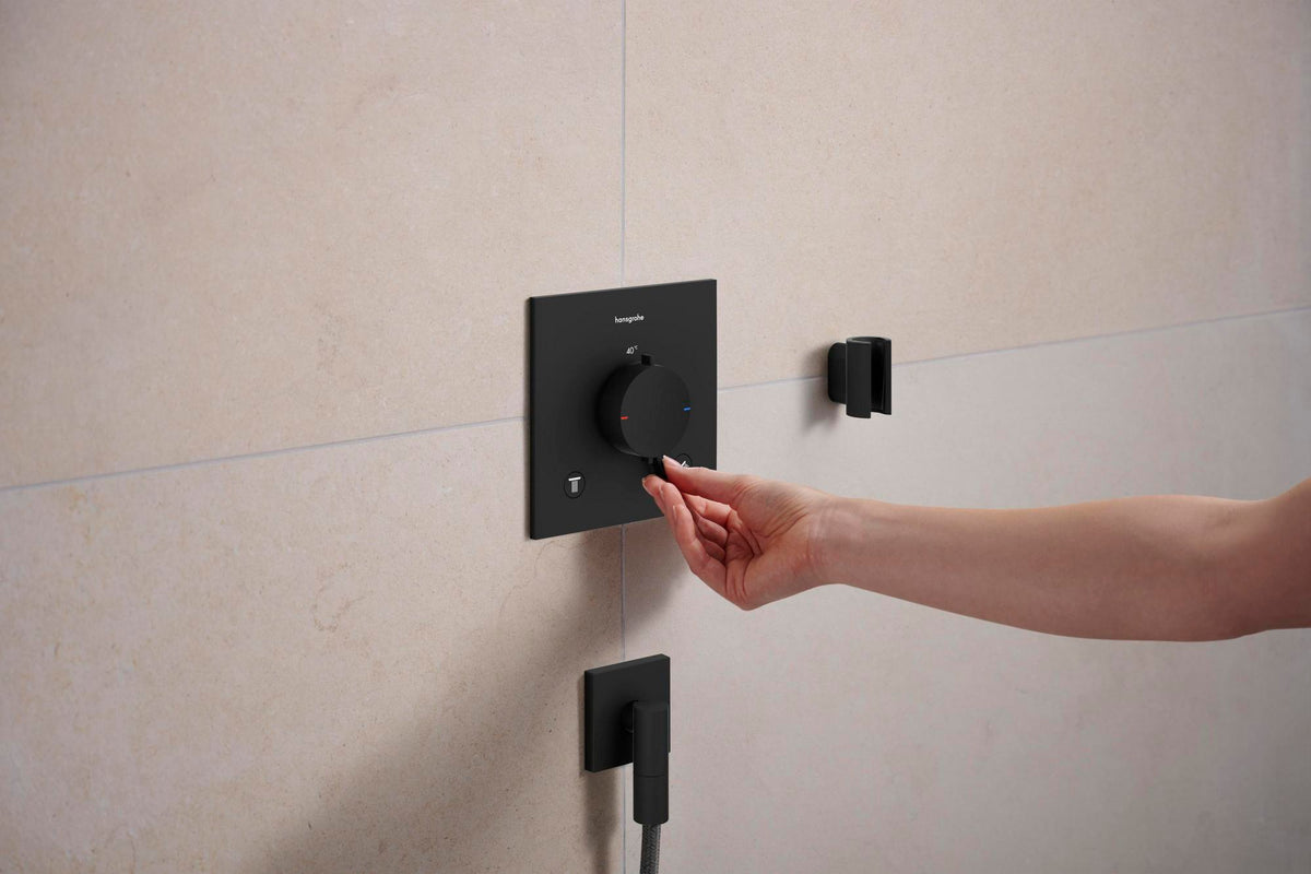 Hansgrohe Wandanschluss FixFit Fine E mit Rückflussverhinderer – 1/2 Zoll, schwarz, 65 mm Rosette