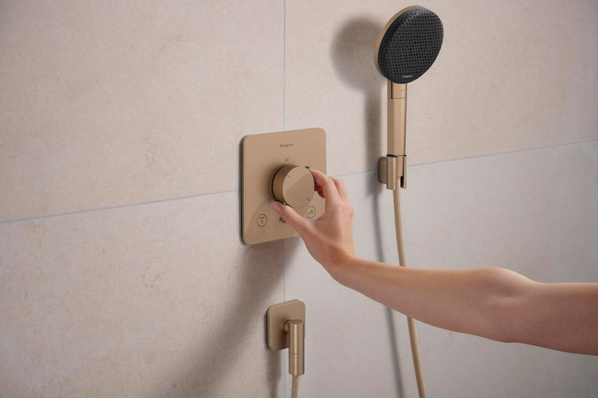 HANSGROHE Wandanschluss FixFit Fine Q mit Rückflussverhinderer – schwarz, 1/2 Zoll, 65 mm Rosette