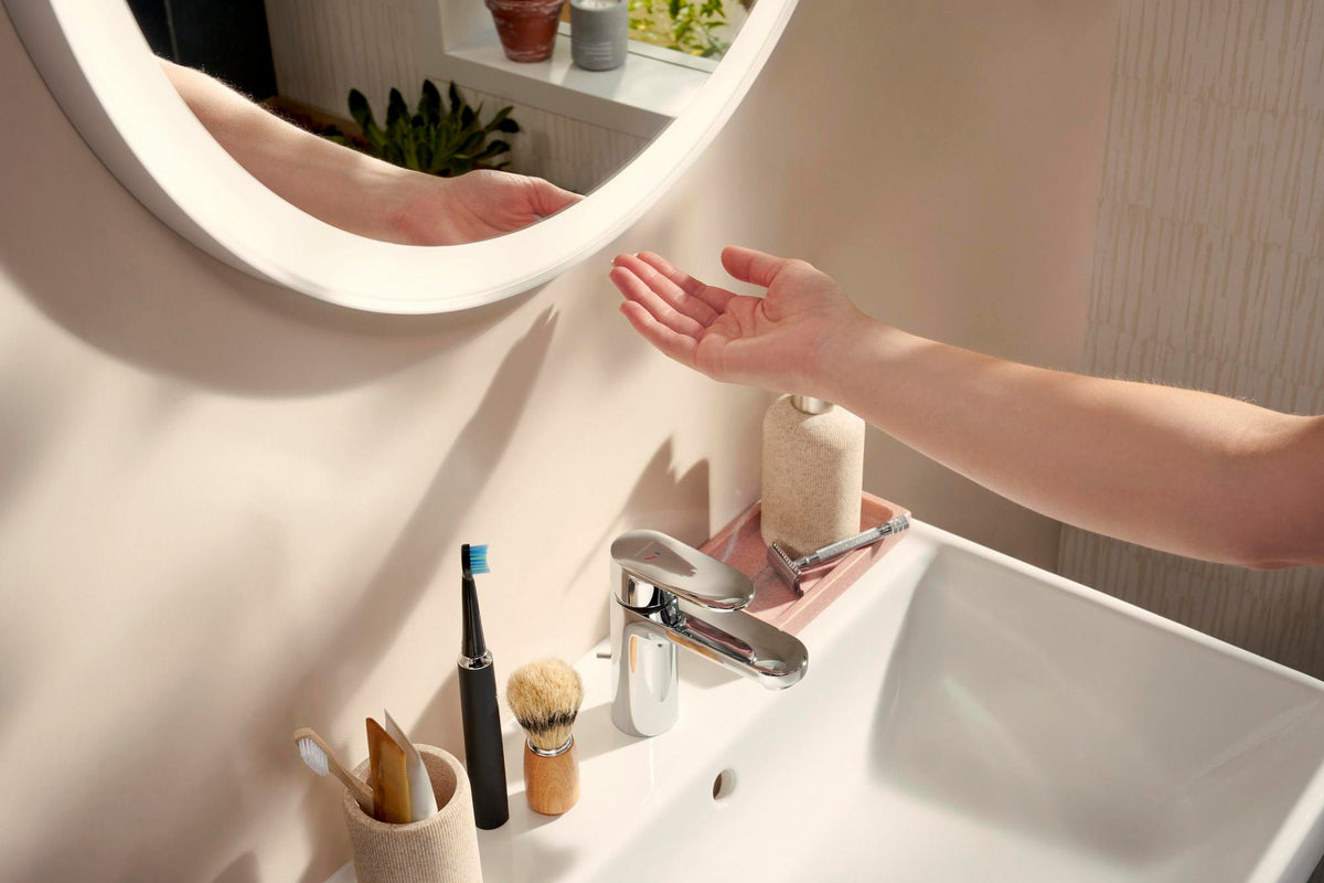 HANSGROHE Spiegel Xarita Lite S – runder LED-Wandspiegel 700 mm mit TouchlessSensor und AntiFog