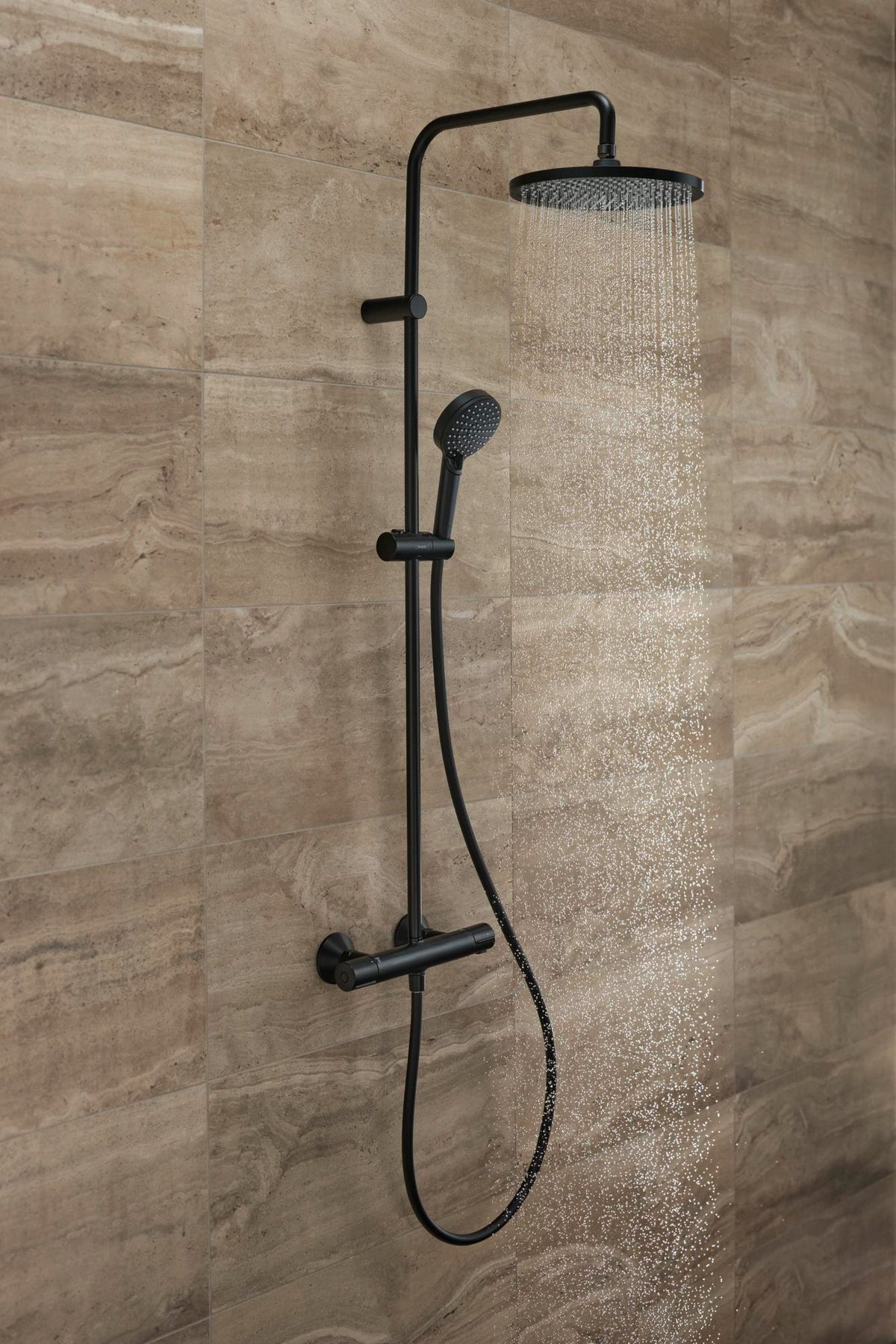 HANSGROHE Showerpipe Vernis Blend 240 mit Thermostat mattschwarz – Duschsystem mit Kopf- und Handbrause