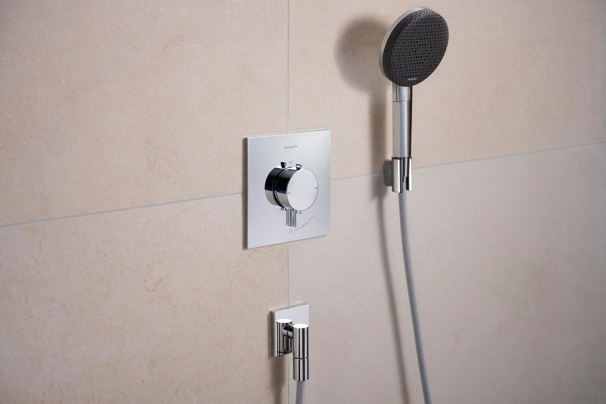 Hansgrohe Wandanschluss FixFit Fine E mit Rückflussverhinderer – 1/2 Zoll, schwarz, 65 mm Rosette
