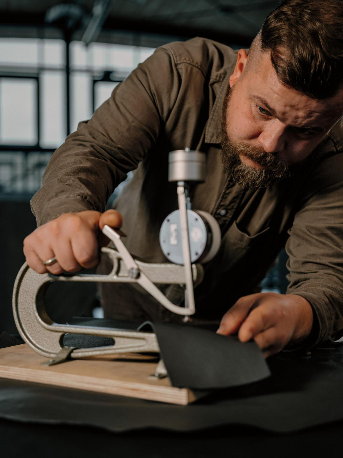 AXOR MyEdition Platte 150 in Leder – Abnehmbare Design-Abdeckung für Waschtischarmaturen