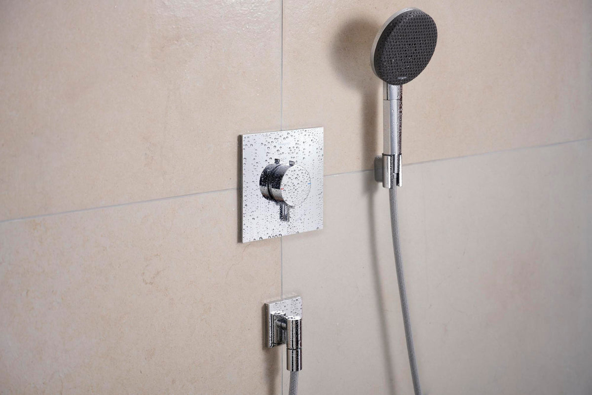 Hansgrohe Wandanschluss FixFit Fine E mit Rückflussverhinderer – 1/2 Zoll, schwarz, 65 mm Rosette