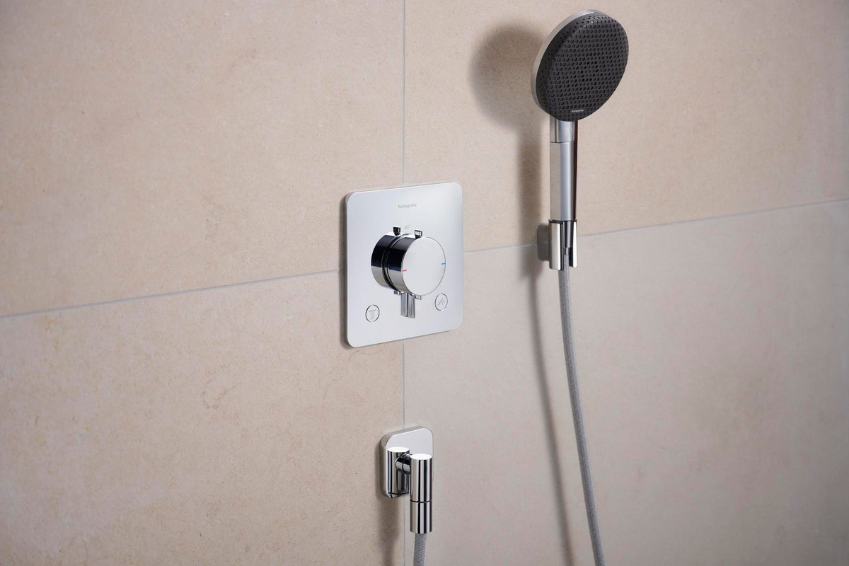HANSGROHE Wandanschluss FixFit Fine Q mit Rückflussverhinderer – schwarz, 1/2 Zoll, 65 mm Rosette