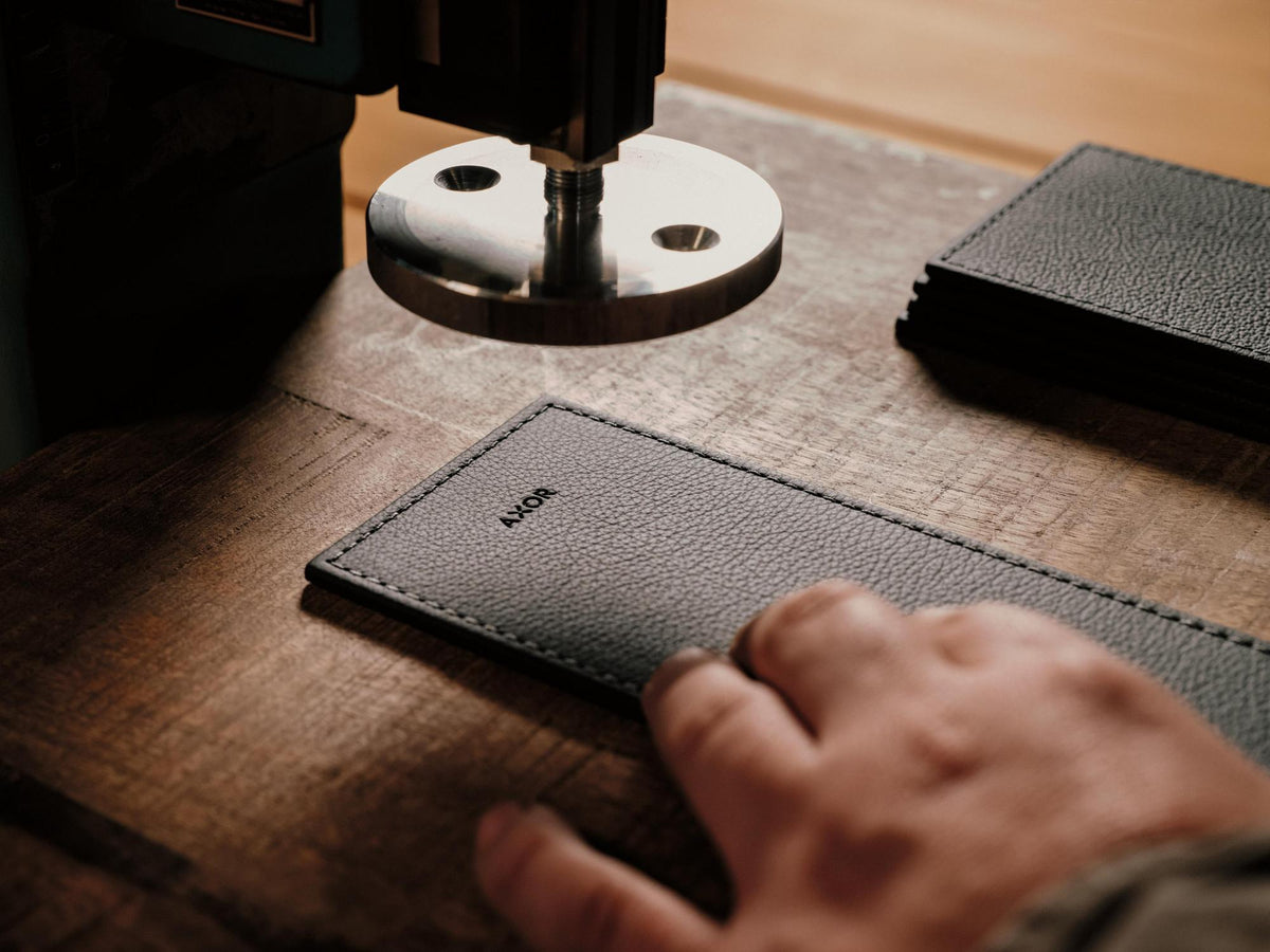 AXOR MyEdition Platte 150 in Leder – Abnehmbare Design-Abdeckung für Waschtischarmaturen
