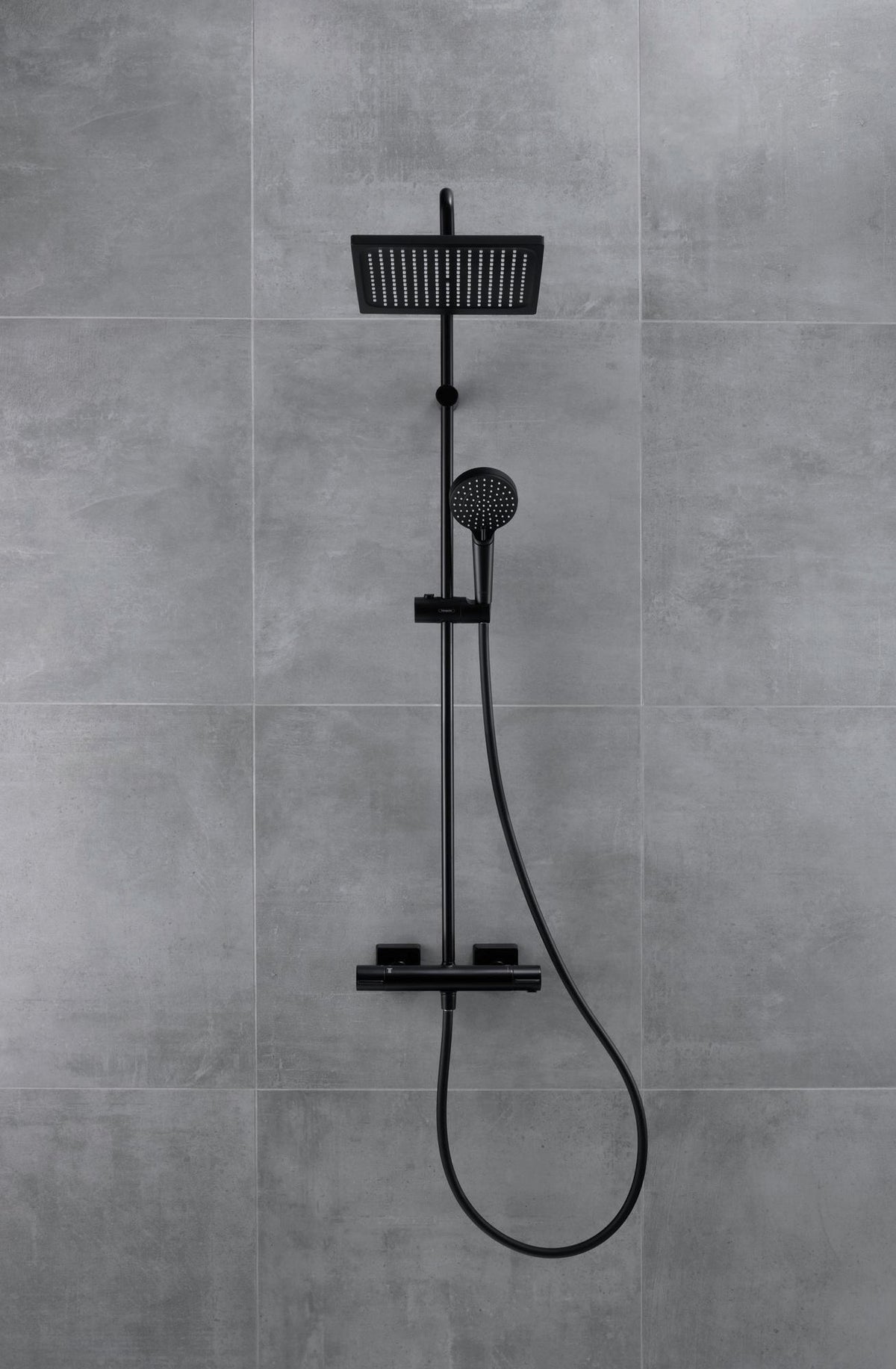 HANSGROHE Showerpipe Vernis Shape 240 mit Thermostat mattschwarz – Duschsystem