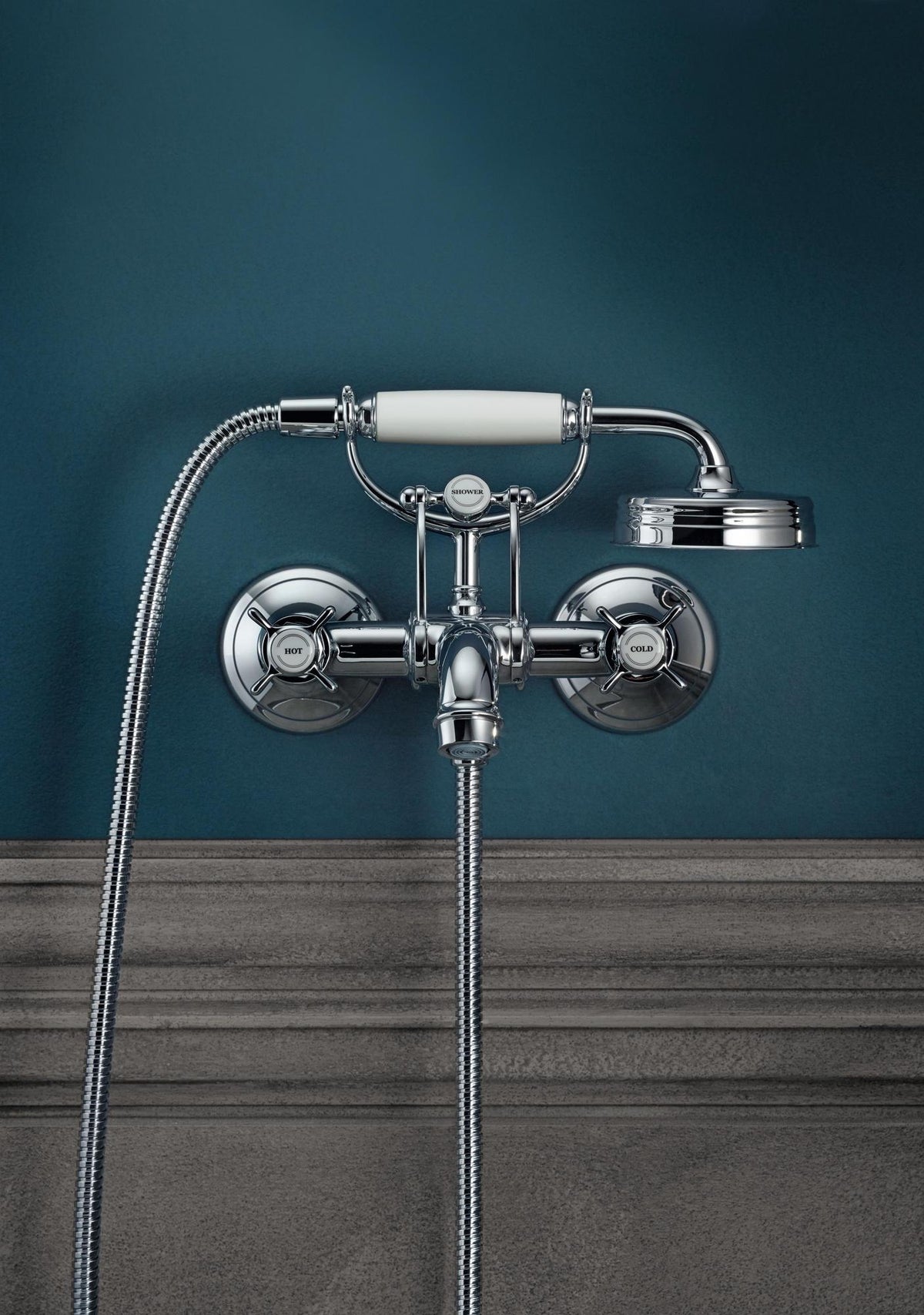 AXOR MONTREUX 2-Griff-Wannenarmatur DN 15, Aufputz, chrom – mit Handbrause & Brausehalter