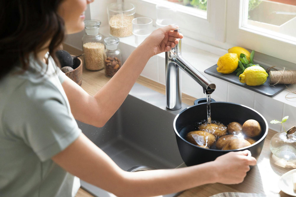 HANSGROHE Zesis M33 ComfortZone 160 Einhebel-Küchenmischer mit Ausziehbrause, 2 Strahlarten, Chrom