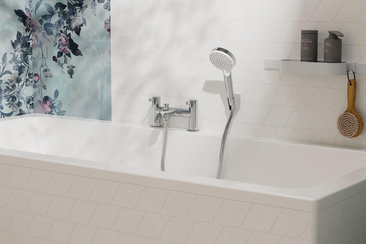 HANSGROHE Duschset WallStories mattschwarz – Wandstange mit Ablagekorb, Duschabzieher & Handtuchhaken