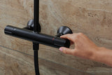 HANSGROHE Showerpipe Vernis Blend 240 mit Thermostat mattschwarz – Duschsystem mit Kopf- und Handbrause