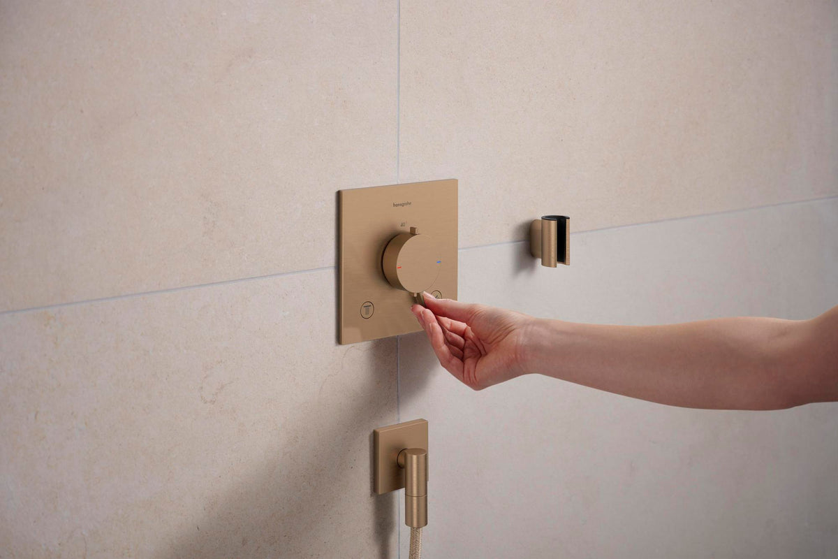 Hansgrohe Wandanschluss FixFit Fine E mit Rückflussverhinderer – 1/2 Zoll, schwarz, 65 mm Rosette
