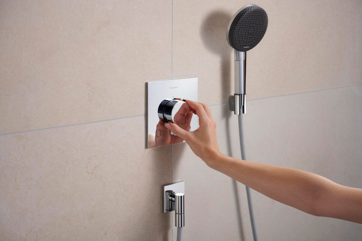 Hansgrohe Wandanschluss FixFit Fine E mit Rückflussverhinderer – 1/2 Zoll, schwarz, 65 mm Rosette