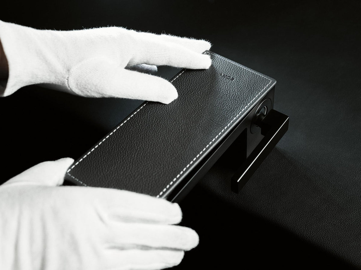 AXOR MyEdition Platte 150 in Leder – Abnehmbare Design-Abdeckung für Waschtischarmaturen