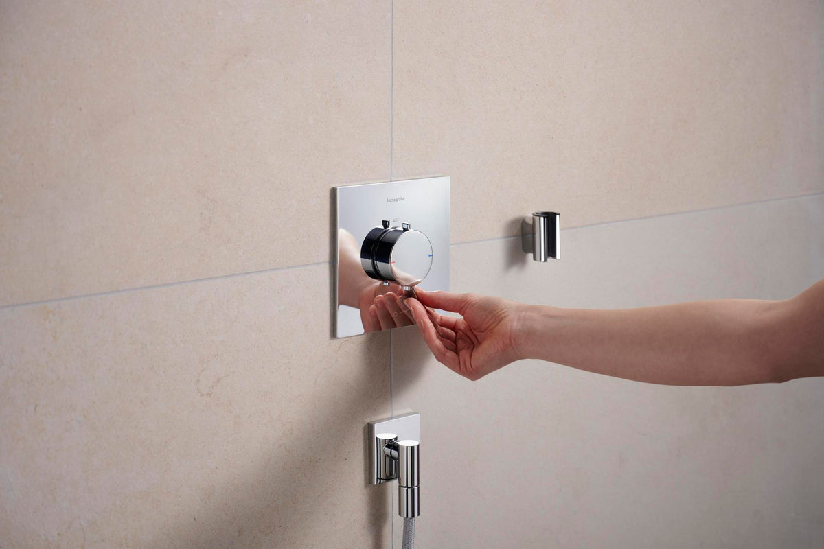 Hansgrohe Wandanschluss FixFit Fine E mit Rückflussverhinderer – 1/2 Zoll, schwarz, 65 mm Rosette
