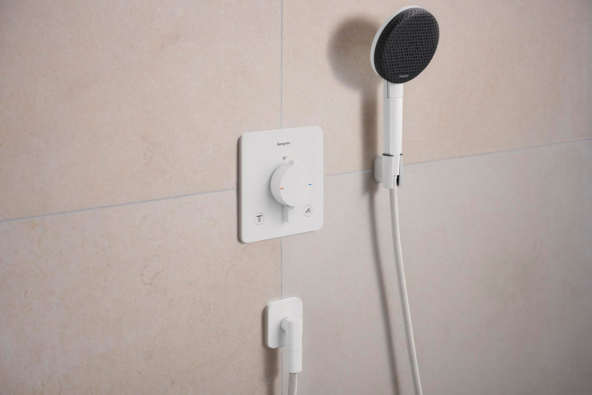 HANSGROHE Wandanschluss FixFit Fine Q mit Rückflussverhinderer – schwarz, 1/2 Zoll, 65 mm Rosette