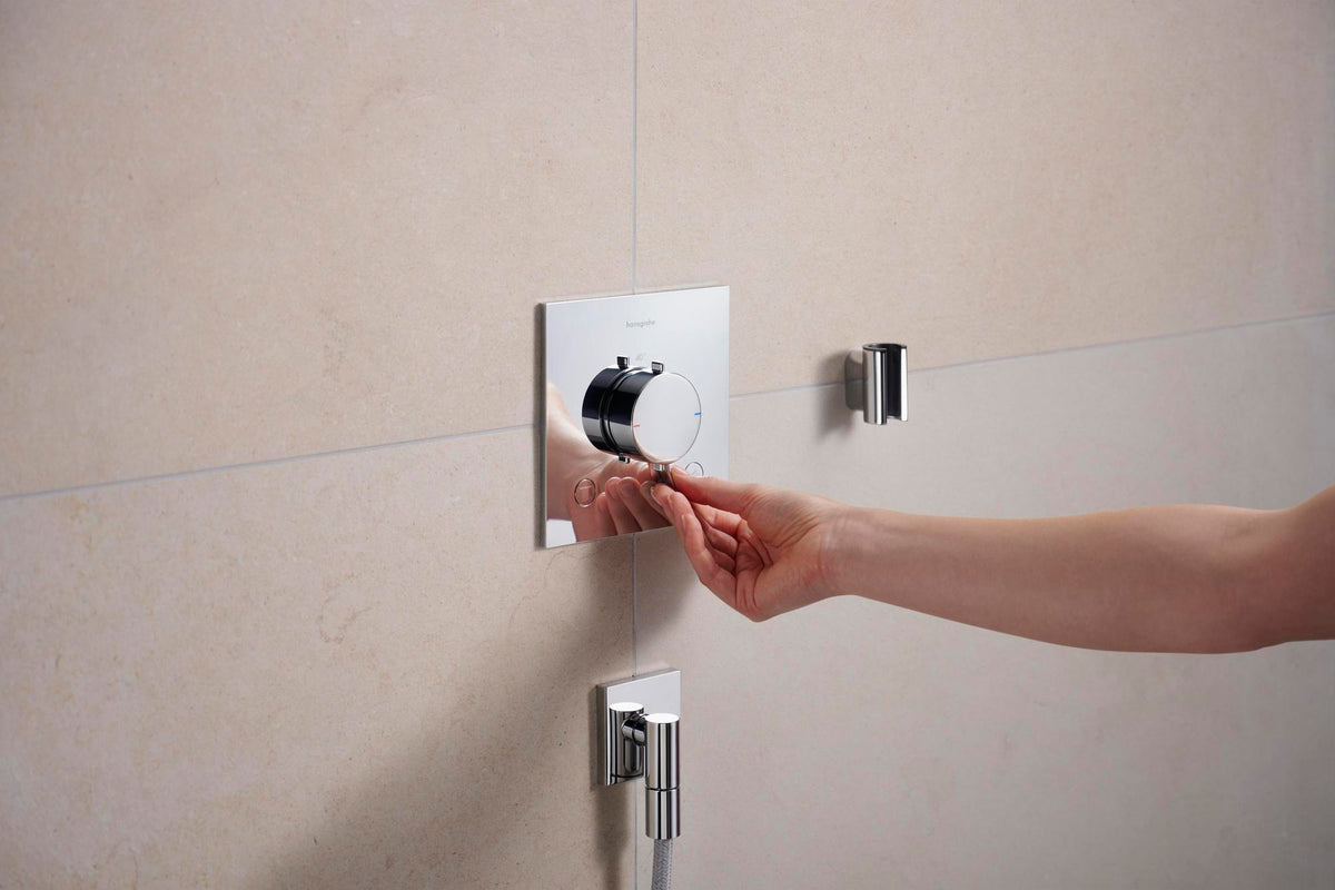 Hansgrohe Wandanschluss FixFit Fine E mit Rückflussverhinderer – 1/2 Zoll, schwarz, 65 mm Rosette
