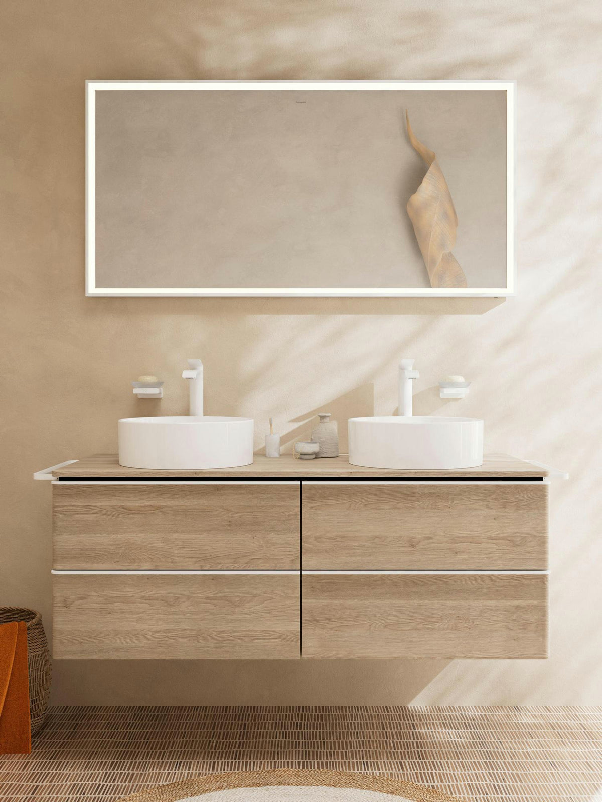HANSGROHE Spiegel Xarita E mit LED-Beleuchtung und IR-Sensor, mattweiß, 1200 x 700 mm