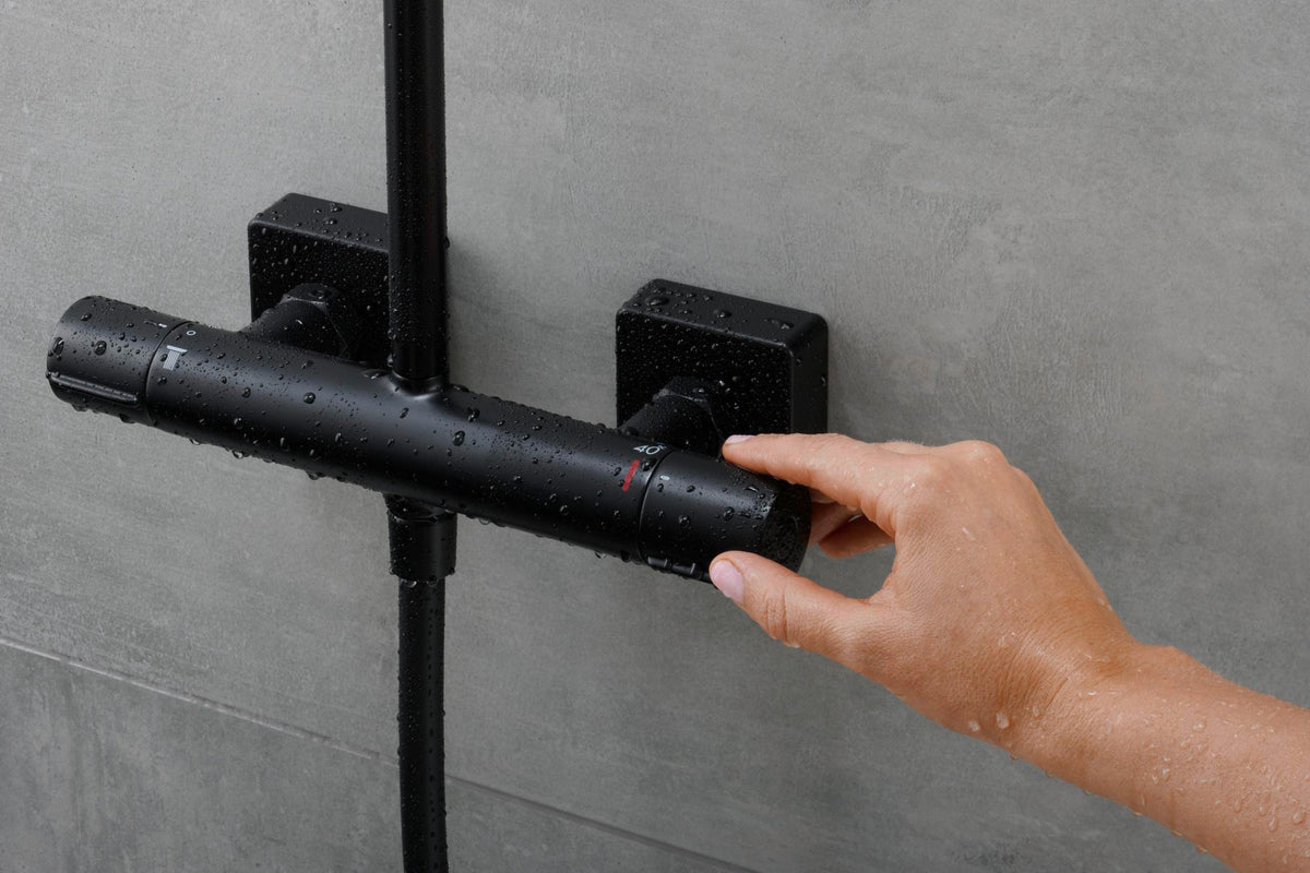 HANSGROHE Showerpipe Vernis Shape 240 mit Thermostat mattschwarz – Duschsystem