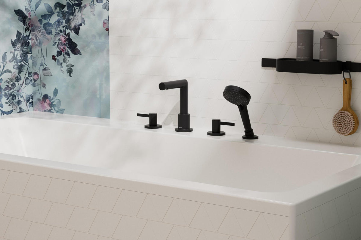 HANSGROHE Duschset WallStories mattschwarz – Wandstange mit Ablagekorb, Duschabzieher & Handtuchhaken