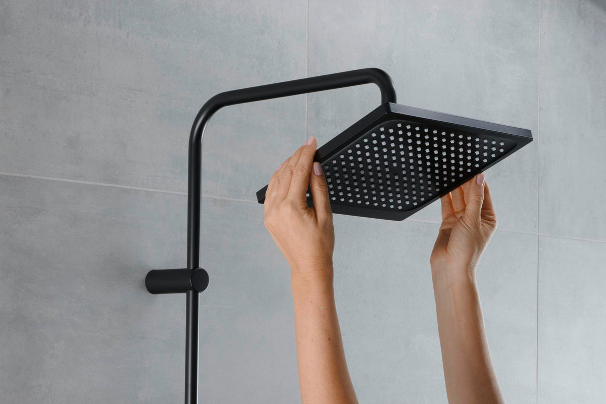 HANSGROHE Showerpipe Vernis Shape 240 1 Jet mit Wannenthermostat mattschwarz