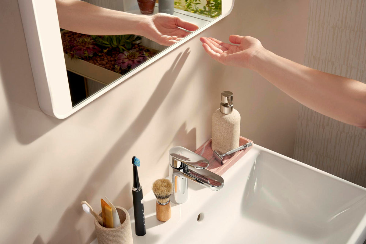 HANSGROHE Xarita Lite Q Wandspiegel 500x700 mm mit seitlicher LED-Beleuchtung und TouchlessSensor