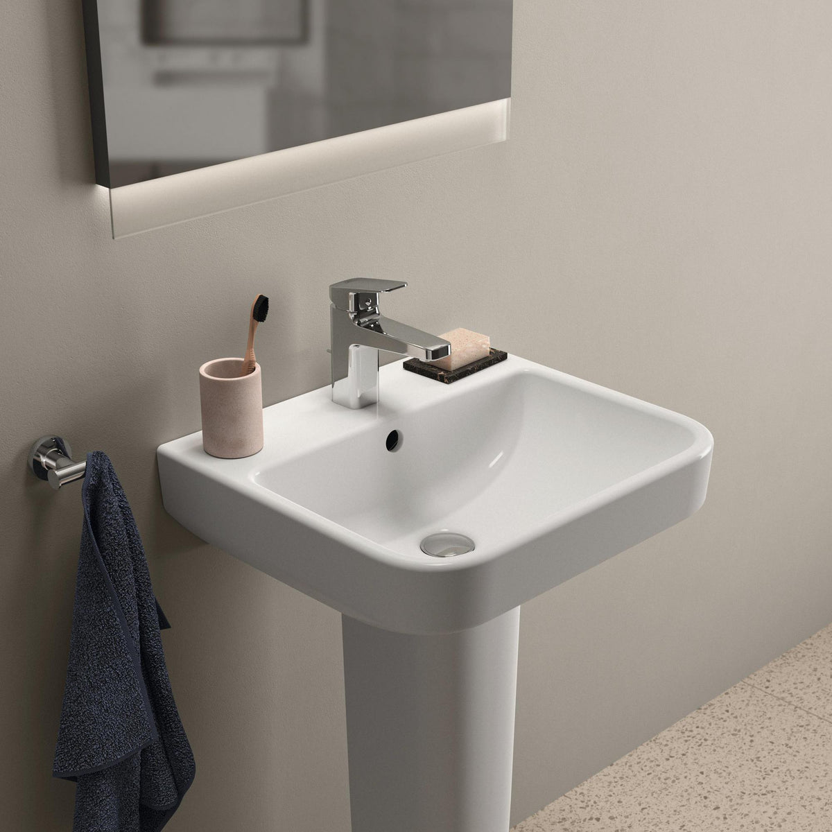 Ideal Standard i.life B Waschtisch 500x440mm Weiß mit IdealPlus Beschichtung – 1 Hahnloch, Überlauf, hängend