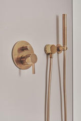 Ideal Standard Idealrain Atelier Brausehalter mit runder Rosette in Brushed Gold – Wandmontage
