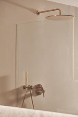 Ideal Standard Idealrain Atelier Brausehalter mit runder Rosette in Brushed Gold – Wandmontage