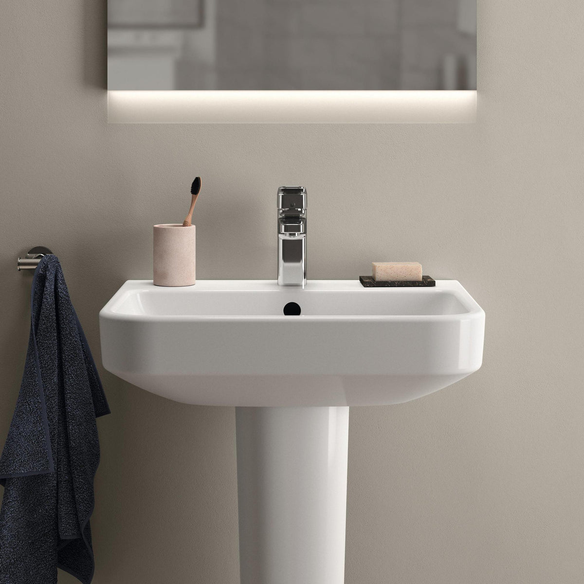 Ideal Standard i.life B Waschtisch 550mm Weiß mit IdealPlus Beschichtung