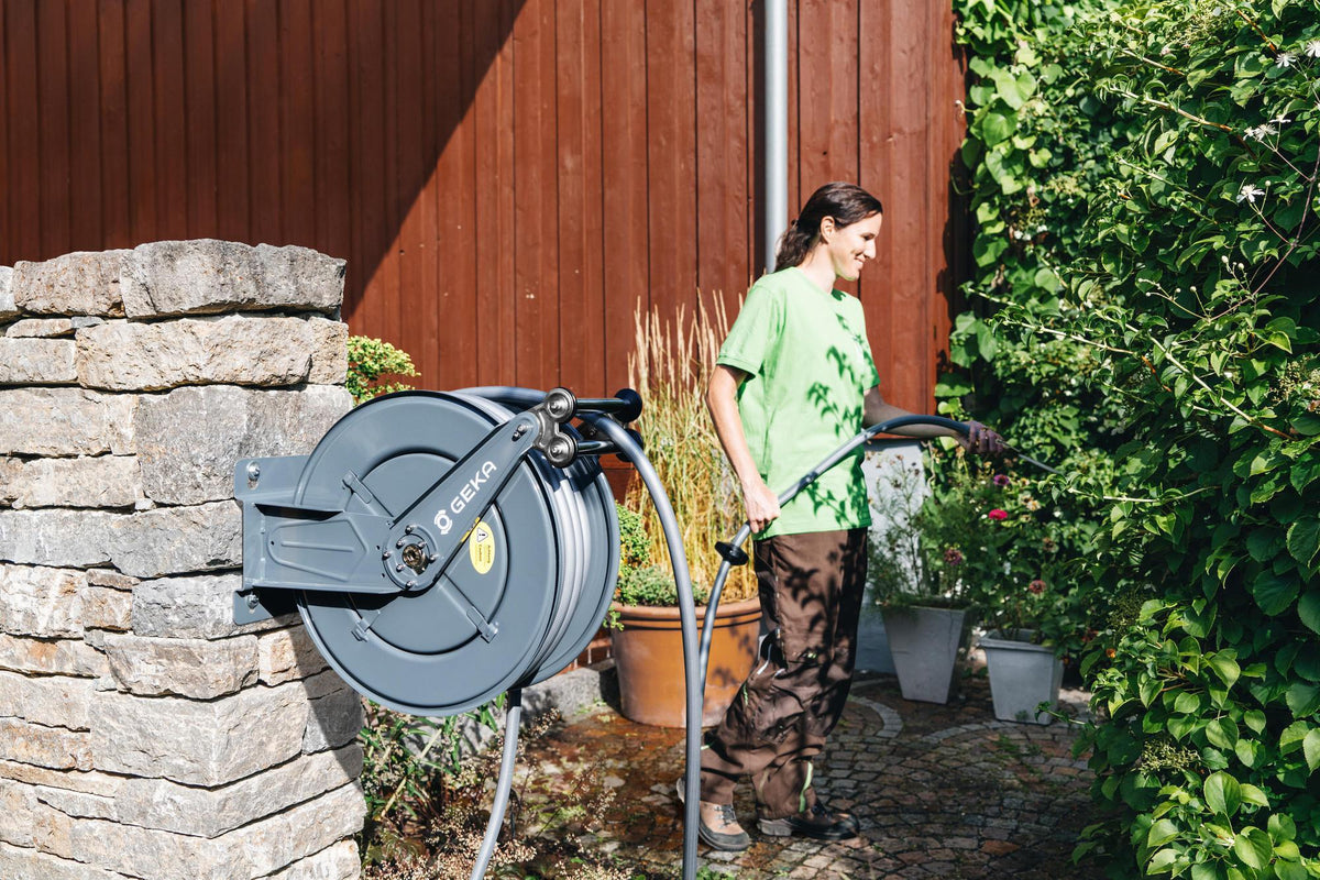 KARASTO Schlauchaufroller PA30SK G 1 AG mit GEKA® plus Winkeldreharmatur und 30m Schlauch