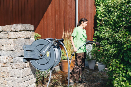 KARASTO Schlauchaufroller PA30SK G 1 AG mit GEKA® plus Winkeldreharmatur und 30m Schlauch
