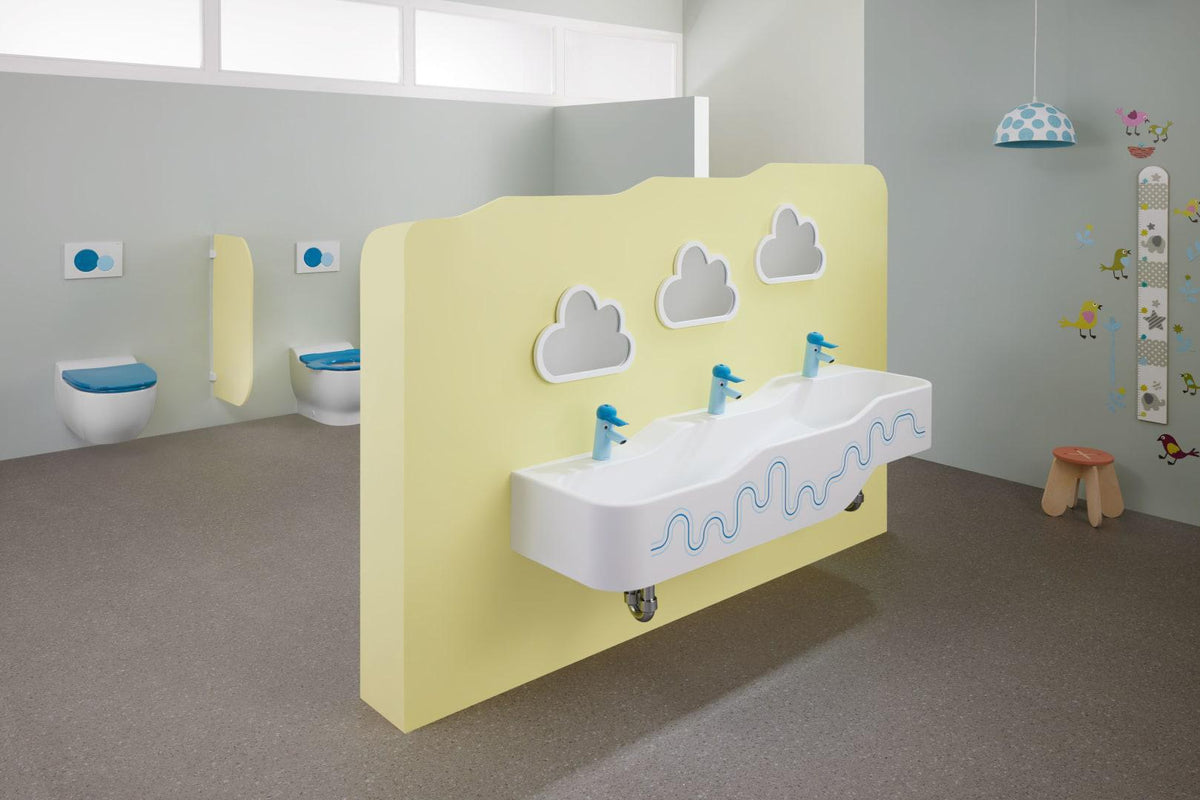 GEBERIT Bambini Spiel- und Waschlandschaft 140 cm – 3 Waschplätze, 3 Hahnlöcher, weiß-alpin matt