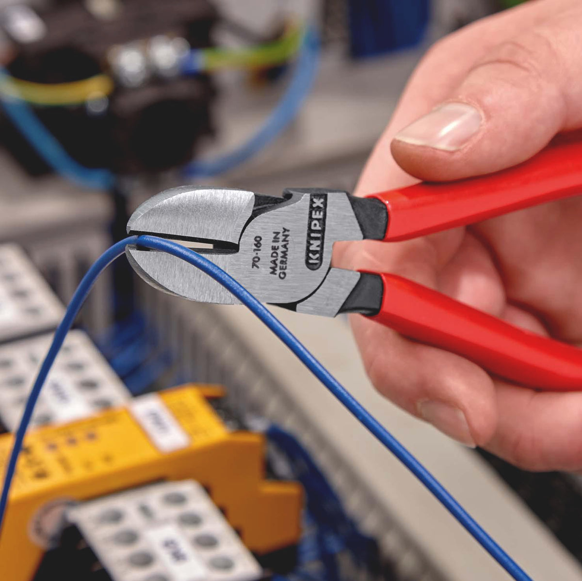 KNIPEX Seitenschneider 110 mm, polierter Kopf, Kunststoffüberzug – präziser Schnitt für feine Drähte