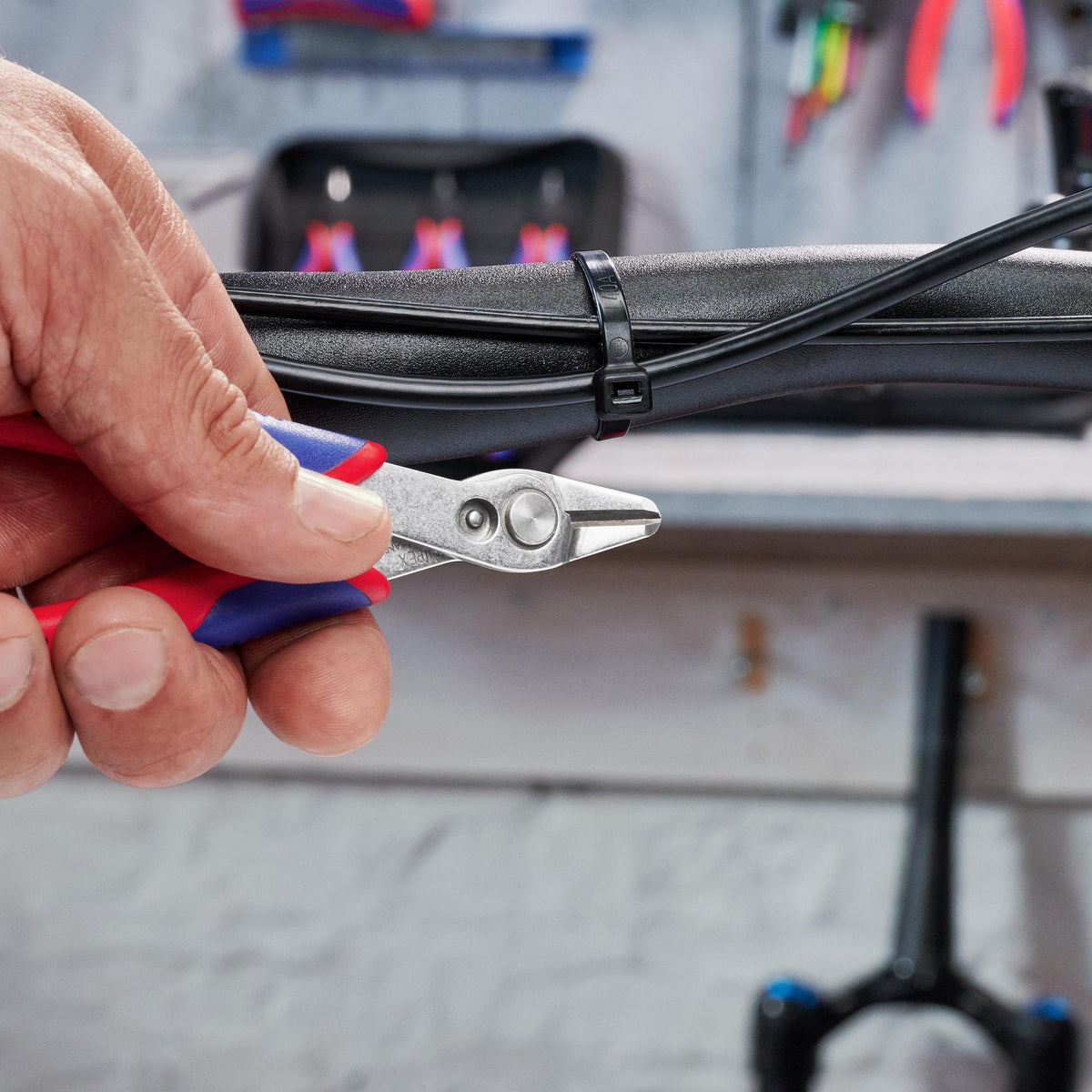 KNIPEX Elektronikseitenschneider Super-Knips® INOX 140 mm – Präzisionszange für feinste Schneidarbeiten