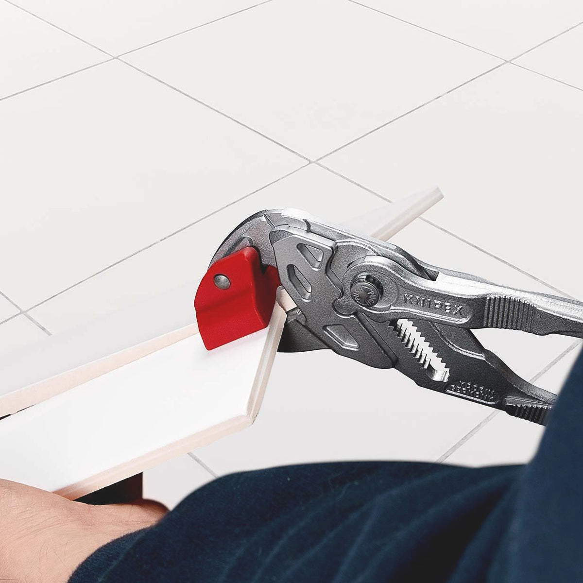 KNIPEX Fliesenlochzange 250 mm aus Chrom-Vanadium-Stahl mit Kunststoffüberzug