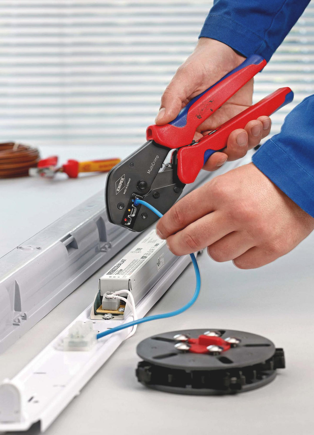 KNIPEX Crimpzange MultiCrimp 250 mm mit 5 Wechseleinsätzen – Für Kabelschuhe, Verbinder & Aderendhülsen