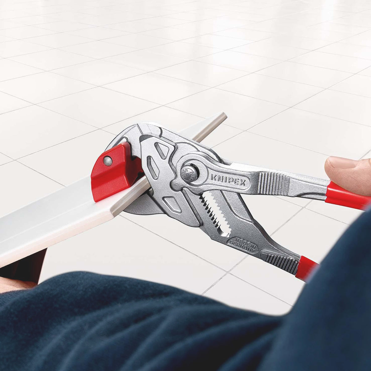KNIPEX Fliesenlochzange 250 mm aus Chrom-Vanadium-Stahl mit Kunststoffüberzug