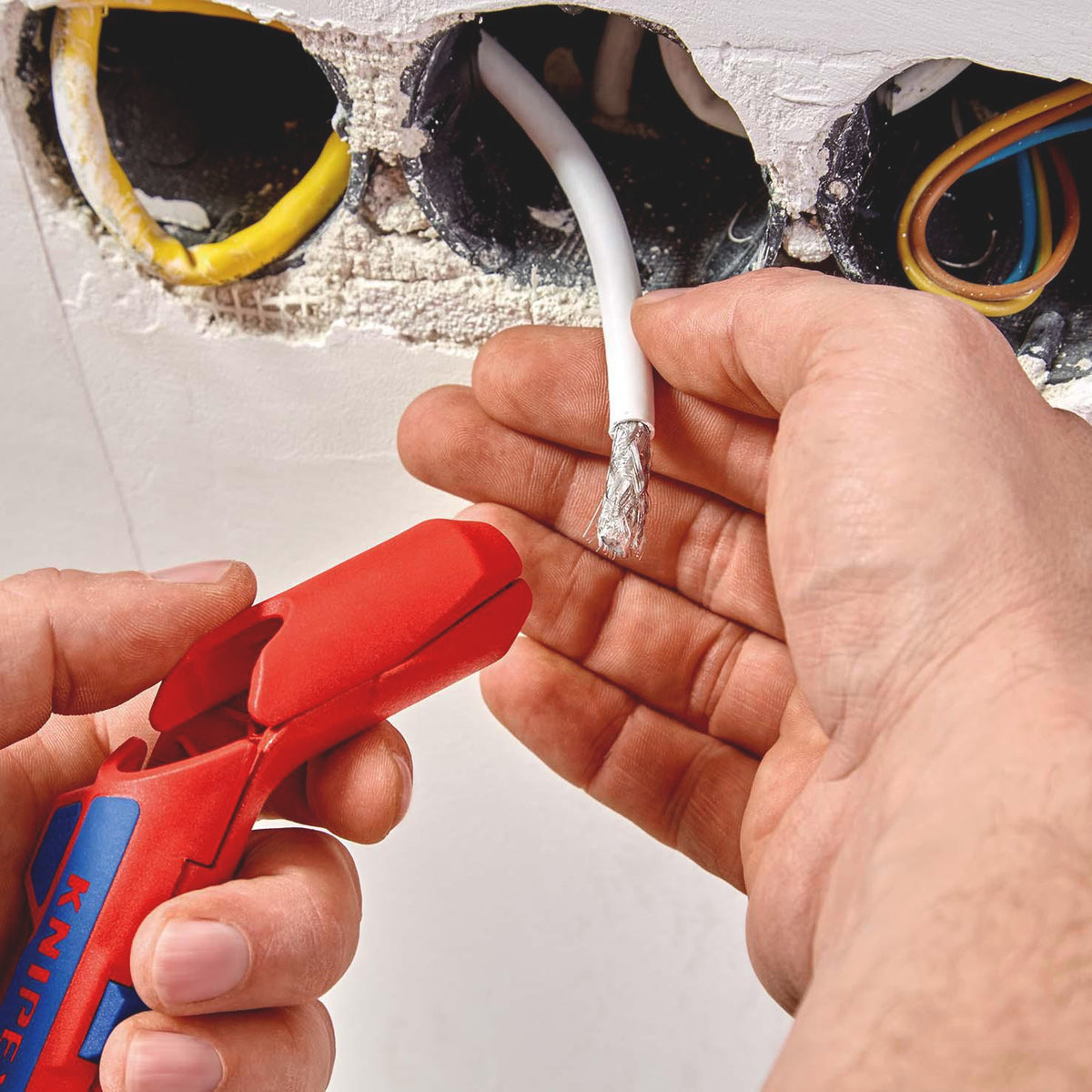 KNIPEX ErgoStrip® Universal-Abmantelungswerkzeug 130 mm für Rund-, Feuchtraum- und Datenkabel