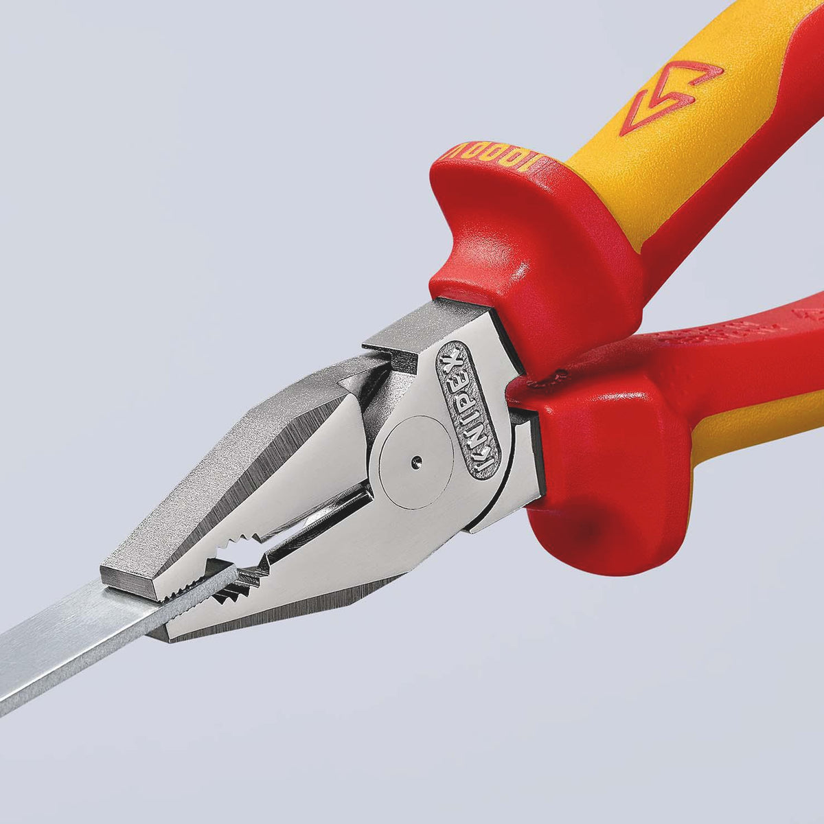 KNIPEX Kraftkombizange VDE 180 mm – 35 % Kraftersparnis, verchromt, Mehrkomponenten-Griff