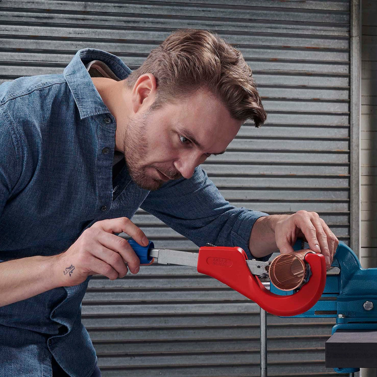KNIPEX Rohrabschneider TubiX® 6-35 mm – QuickLock-Einhandschnellfixierung für Kupfer, Messing, Edelstahl