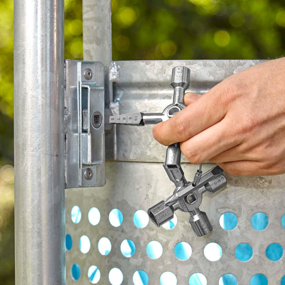 KNIPEX Schaltschrankschlüssel TwinKey® mit 6 Funktionen und Magnet-Verbindung