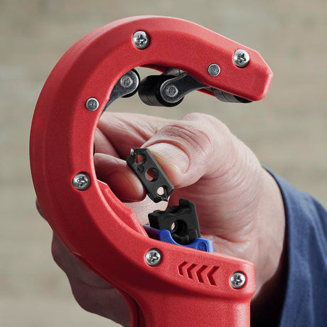 KNIPEX Rohrschneider DP50 für Ø 32, 40 und 50 mm Hausabwasserrohre aus Kunststoff, 165 mm