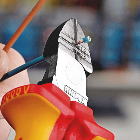 KNIPEX Abisolierseitenschneider 160 mm VDE – Präzisionszange mit Abisolierlöchern