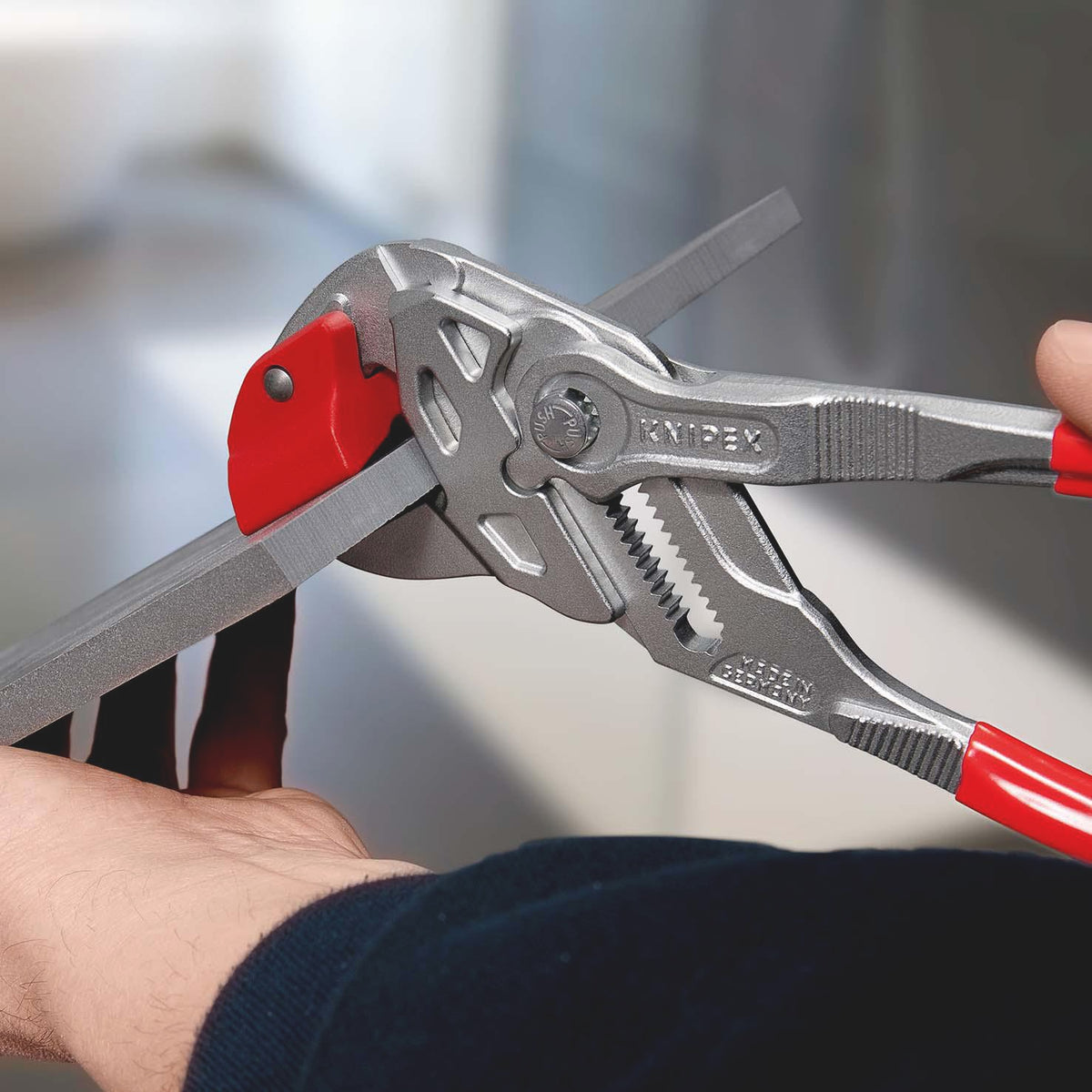 KNIPEX Fliesenlochzange 250 mm aus Chrom-Vanadium-Stahl mit Kunststoffüberzug