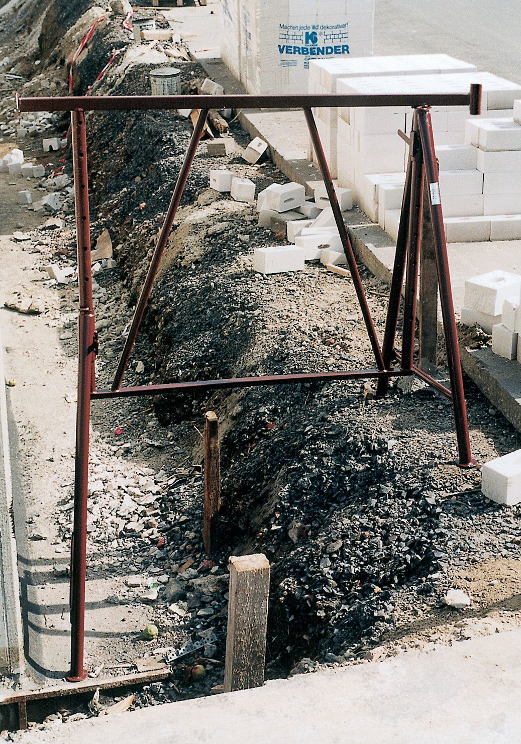 MÜBA Stahlrohr-Gerüstbock lackiert 120x75 cm mit Pfostenhalterung, höhenverstellbar bis 130 cm, 1500 kg