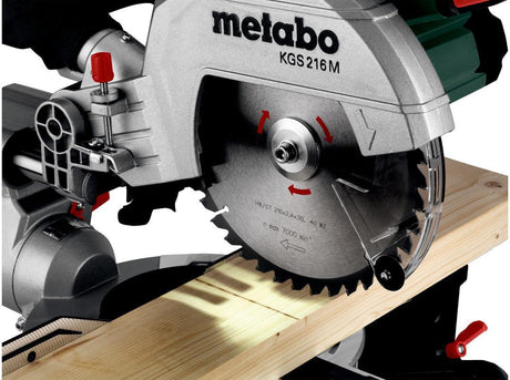 METABO Kapp- und Gehrungssäge KGS 216 M mit Zugfunktion, 1500 W, 216 mm Sägeblatt