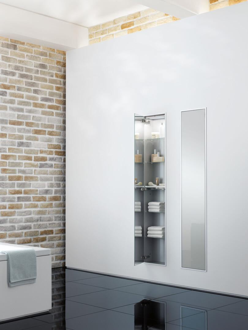 EMCO asis 300 Schrankmodul Unterputz 1584 mm alu/weiß mit LED-Beleuchtung
