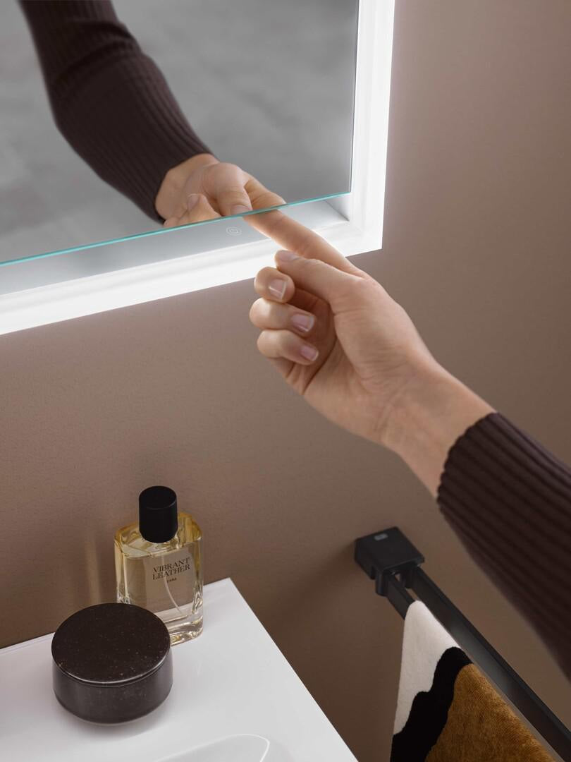 EMCO Lichtspiegelschrank LOFT 600 mm, 2-türig, Aufputz, Aluminium, LED, Touch-Bedienfeld