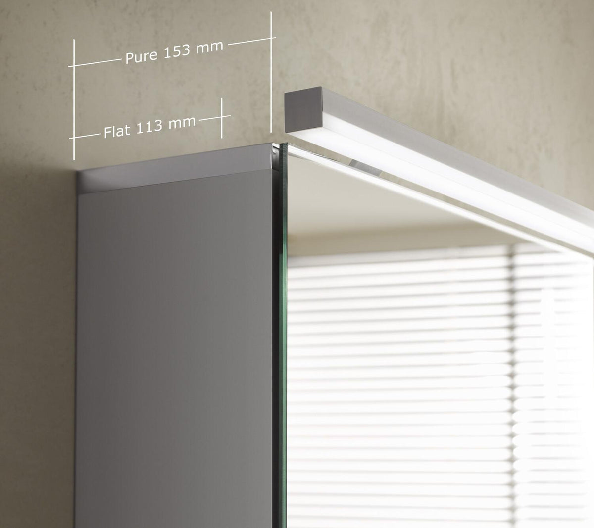 EMCO Lichtspiegelschrank flat LED 600 mm Aluminium, 1 Tür, mit Waschtischbeleuchtung
