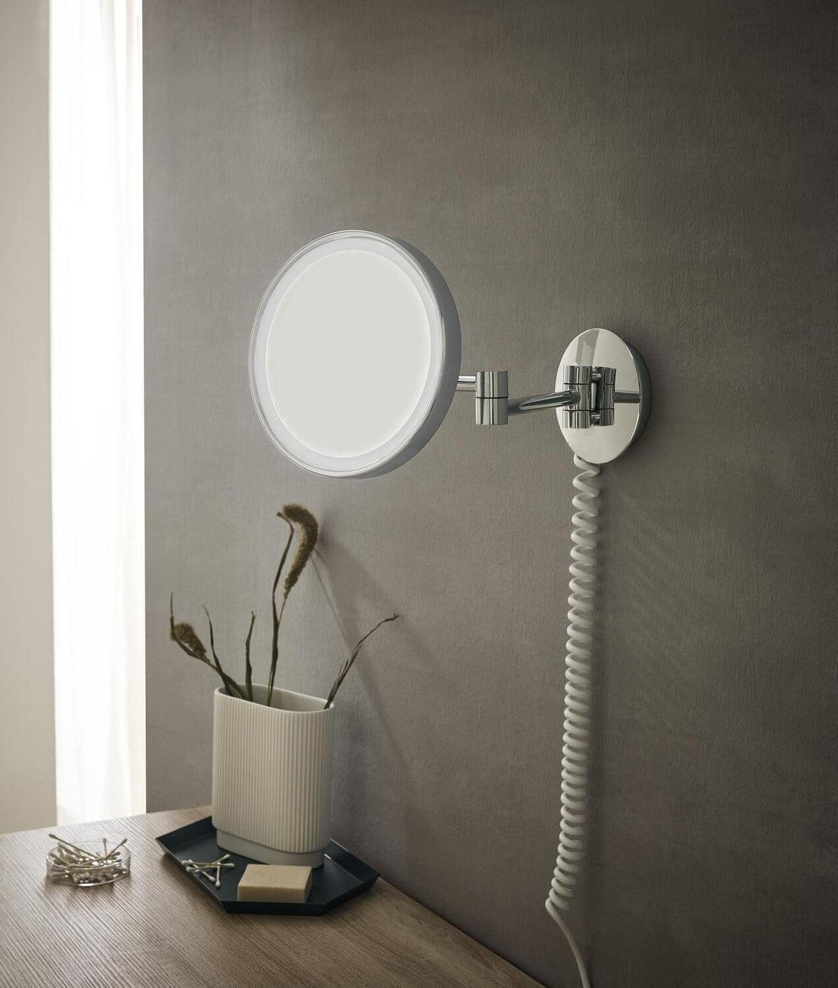 EMCO LED-Kosmetikspiegel pure 3-fach, rund, 200 mm, mit Touchsensor & Farbwechsel